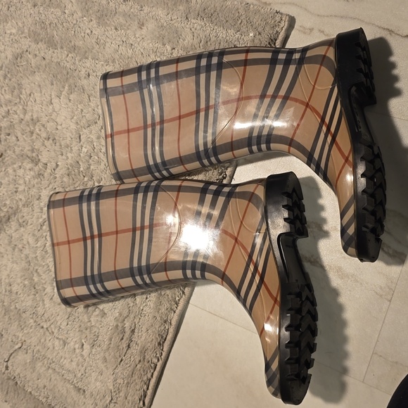 Authentic Burberry House Check Pattern Rubber Rain Boots - Picture 2 of 5